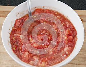 Cut tomato with oil, garlic and oregano.