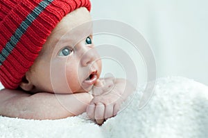 Cute blue-eyed infant with wide eyes otkoytymi