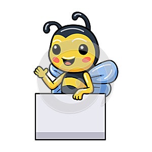 Cute little bee cartoon with blank sign