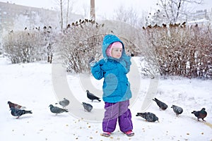 Cute little girl and pigeons