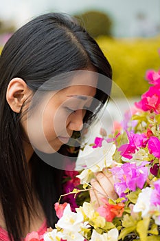 Cute Thai girl scent a colorful Kertas