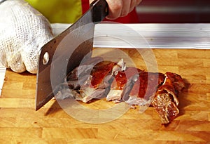 Cuting chinese roasted duck