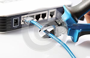 Cuting router cable