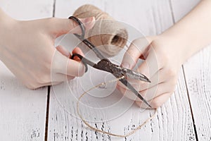 Cuting twine rope for packing gift