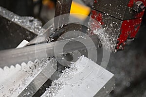 Cutting Aluminium with bandsaw machine