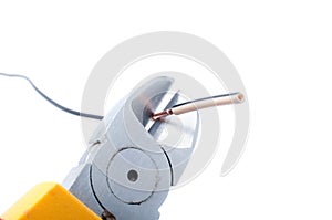 Cutting cable with nippers