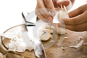 Cutting garlic