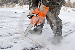 Cutting of ice