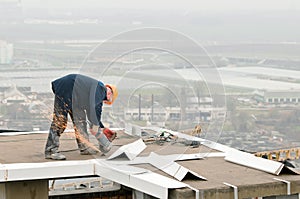 Cutting metal with angle grinder saw