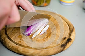 Cutting onion