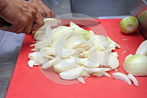 Cutting onion