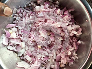 Cutting onion