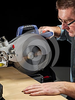 Cutting plank with mitre saw