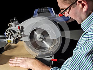 Cutting plank with mitre saw