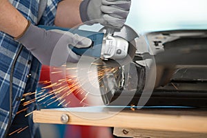 cutting reinforcement by hand-held circular saws