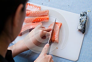 Cutting salmon