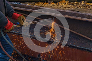 Cutting scrap metal by thermal lance closeup