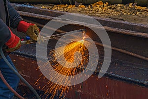 Cutting scrap metal by thermal lance closeup