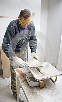 Cutting tiles