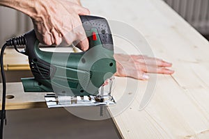 Cutting wood with jig saw