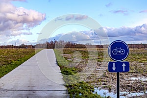 Cycle path in both directions between clear plain