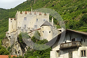 Cycleway of the Venosta valley, Castelbello castle