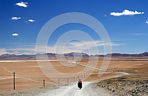 Cycling on tibetan plateau