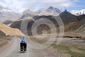 Cycling on tibetan plateau