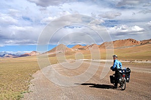 Cycling on tibetan plateau