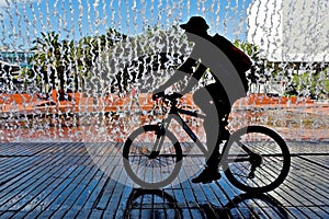 Jazda na bicykli cez voda 