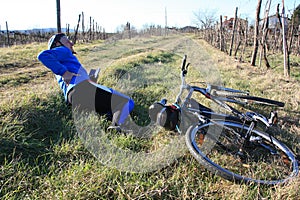 A cyclist having misadventure