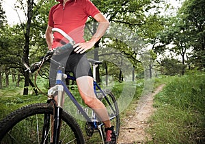 Cyclist stop in the woods