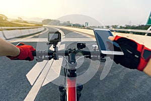 Cyclist using smartphone for navigation