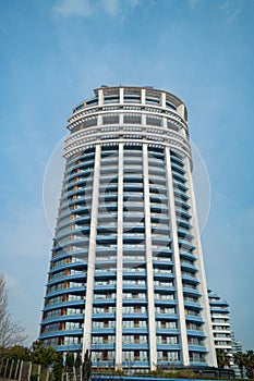 Cylindrical High-Rise Building with Tiered Balconies