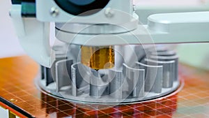 3D manufacturing printer during work