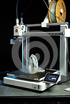 3D printing machine, 3D printer prints a new model