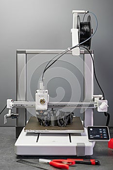 3D printing machine, 3D printer prints a new model