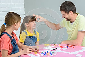 Dad punches a girl who lost in a board game