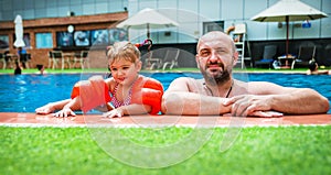 Dad teaches a little daughter to swim