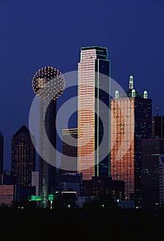 Dallas, TX skyline at dusk