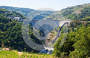 Dam of hydro-electric power station of Belesar