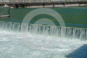 Dam with movable bulkheads