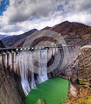 Dam with overflow