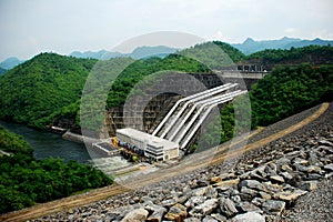 The dam of Srinakarin is the first multi-purpose dam