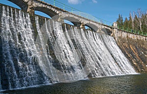 The dam and waterfall on the river Lomnica