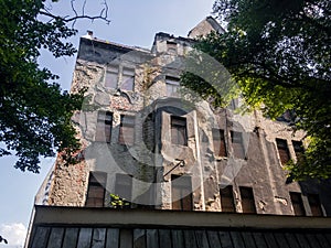 Poškozené budova v který je na být 