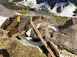 Damages to mountain farms caused by snowy avalanches in the Appenzellerland region SchÃ¤den durch verschneite Lawinen