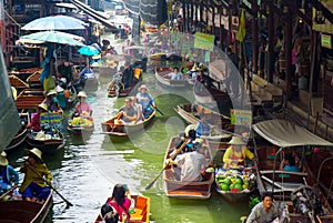 Damnoen Saduak floating market