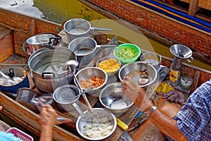 Damnoen Saduak Floating Market  - Thailand