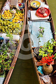 Damnoen Saduak Market, Thailand. photo